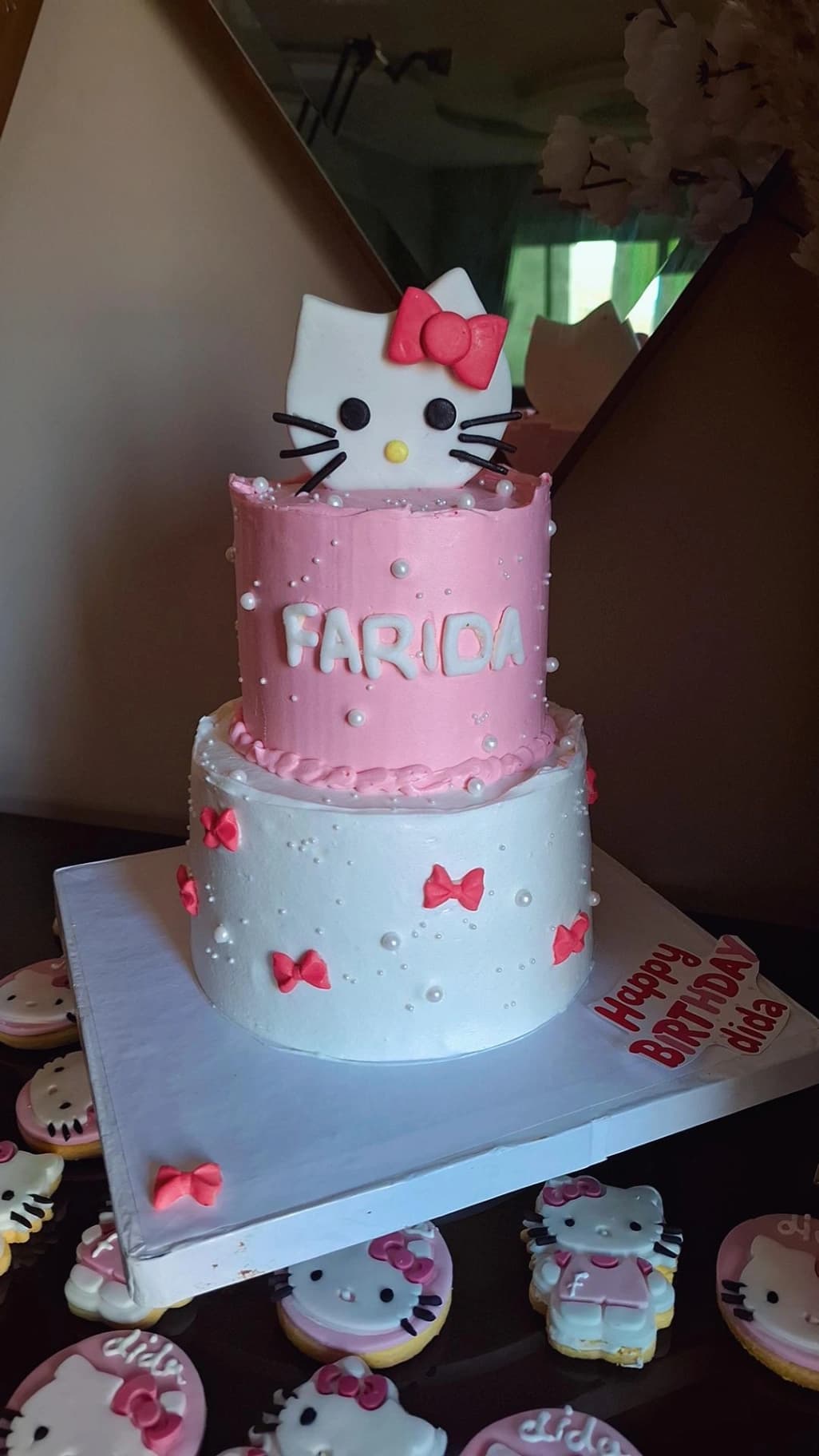 Hello kitty cake